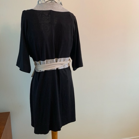 Black and white wrap dress. Size medium. Measurements in photos. - Picture 3 of 7